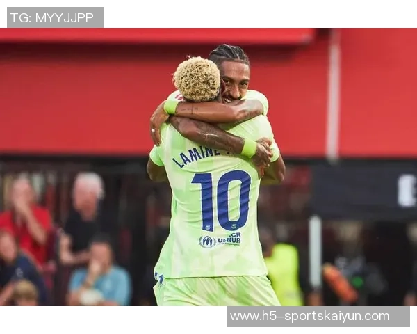 拉菲尼亚与佩德里今日参与部分合练以评估身体状态恢复情况 拉菲尼亚与佩德里今日参与部分合练以评估身体状态恢复情况